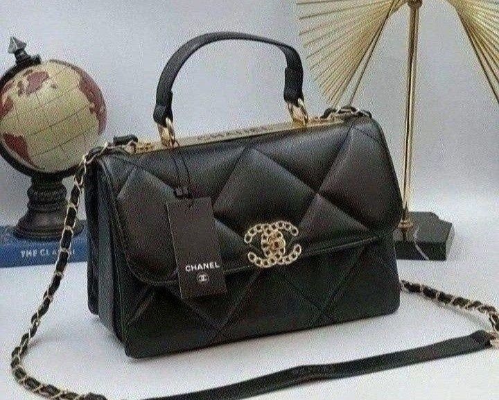 Geanta damă cu maner, logo metalic auriu, curea detasabila, saculet