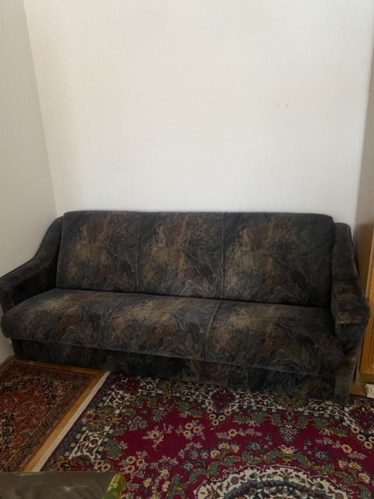Vand canapea extensibila , stare foarte buna , tapiterie plus