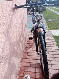 Vând urgent bicicleta cu roti 28x125 3 viteze pe fata și 7 viteze spat