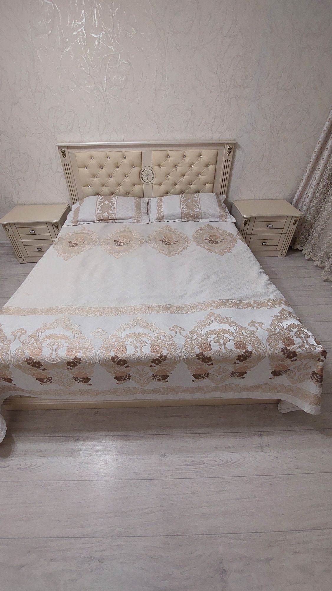 Кровать двуспальная