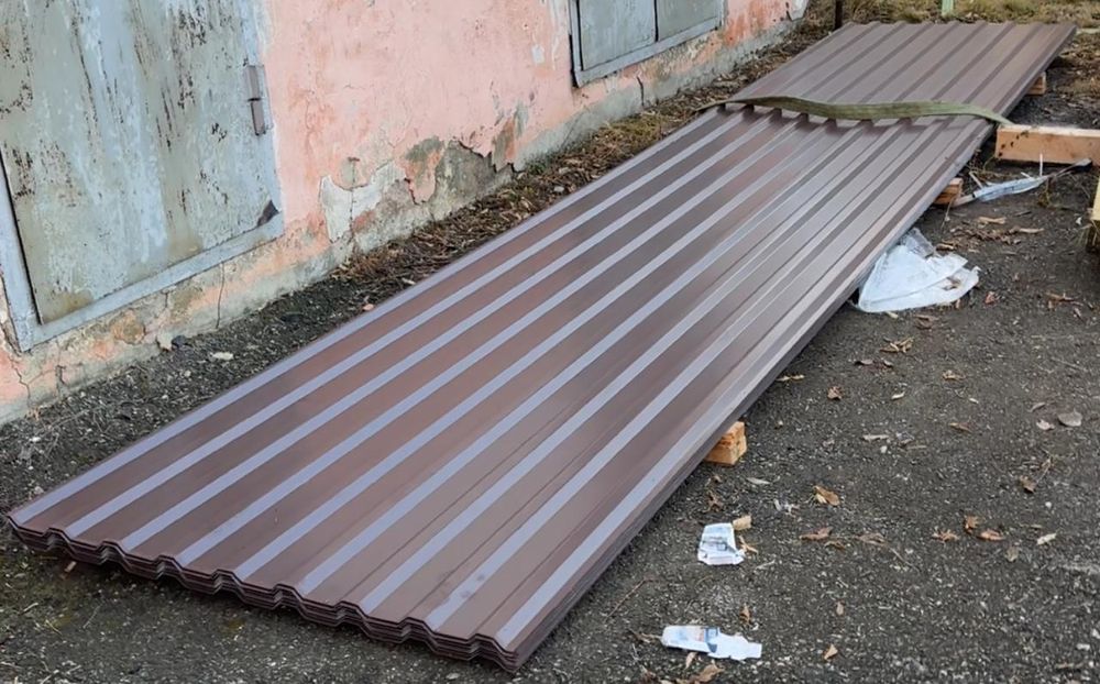 Профлист 6 метровый толщина 0,5 мм цвет шоколад. Новый