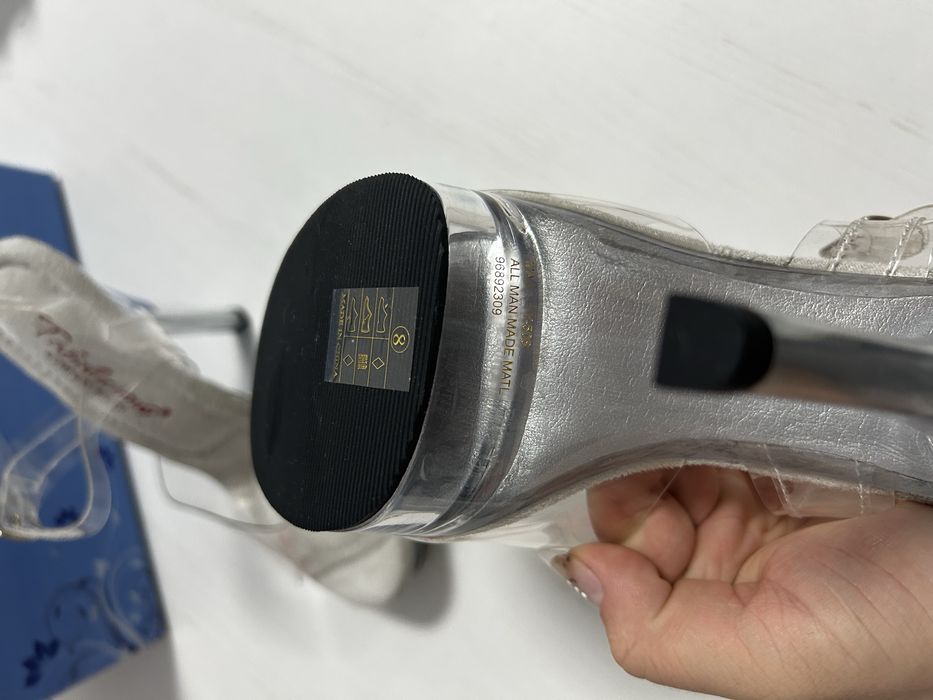 Sandale cu platforma transparente