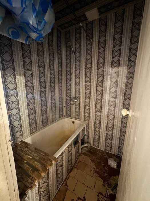 SOTILADI ARZON №2271 Shayx bozorchada 2x + 6m balkon podvali bilan