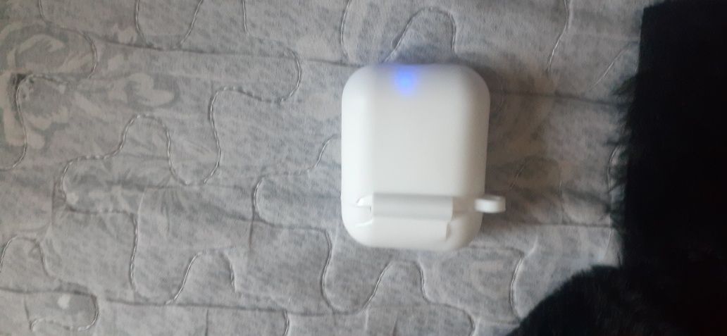 Продам Airpods новые и чистые