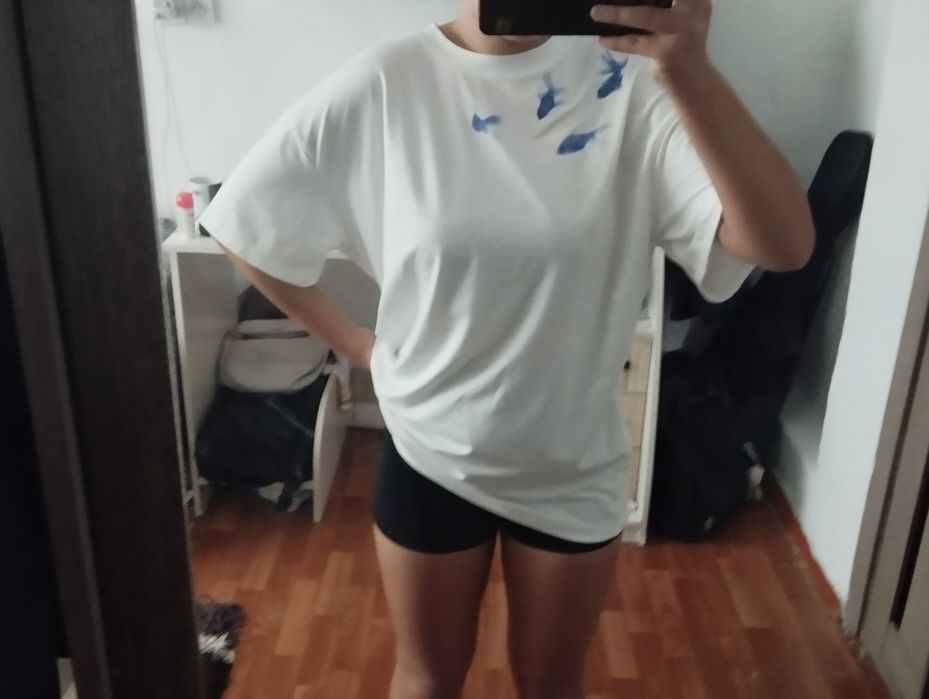 Белая футболка с синими рыбками

Продам белую футболку с пр