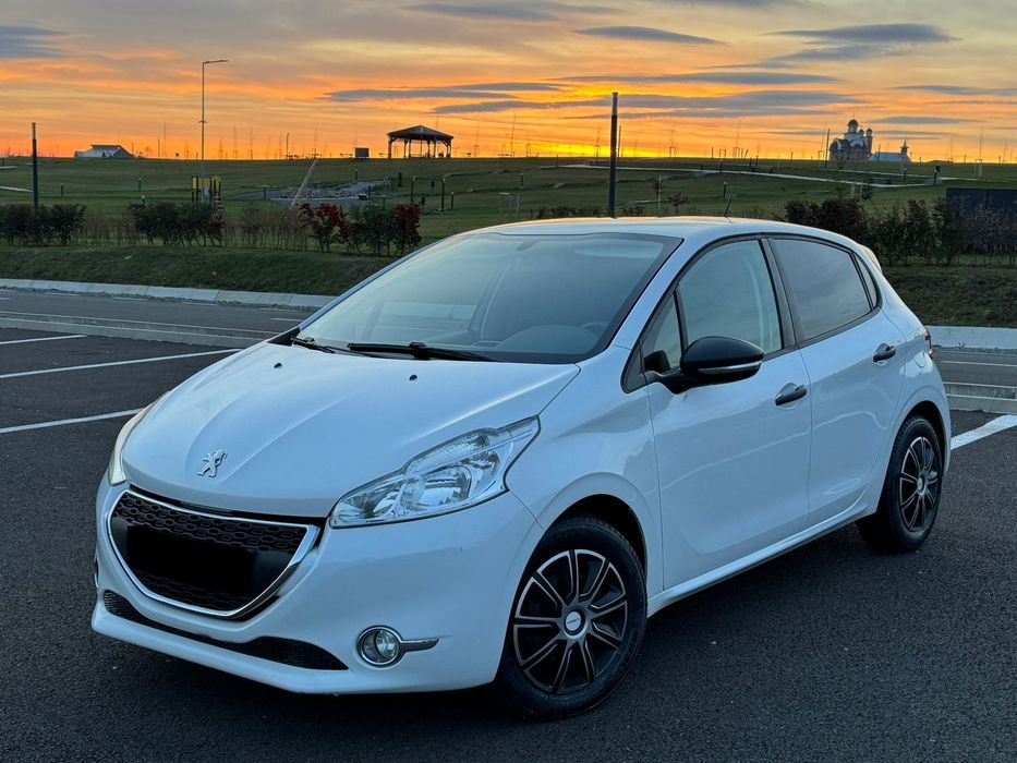 Peugeot 208 Automat / Led / Pilot / 2014.08 / Diesel 1.4
