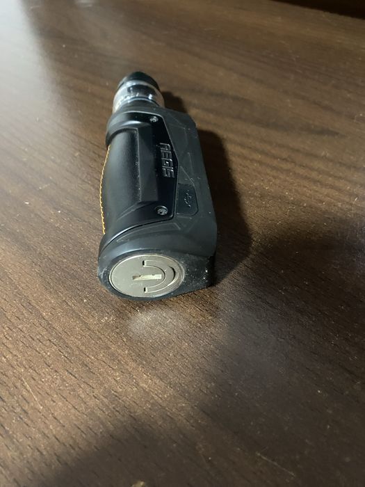 Țigară electronică GeekVape Aegis + atomizor Zeus – stare excelentă