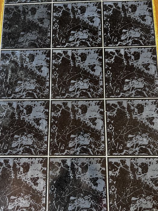 Дървена холна маса с плочки