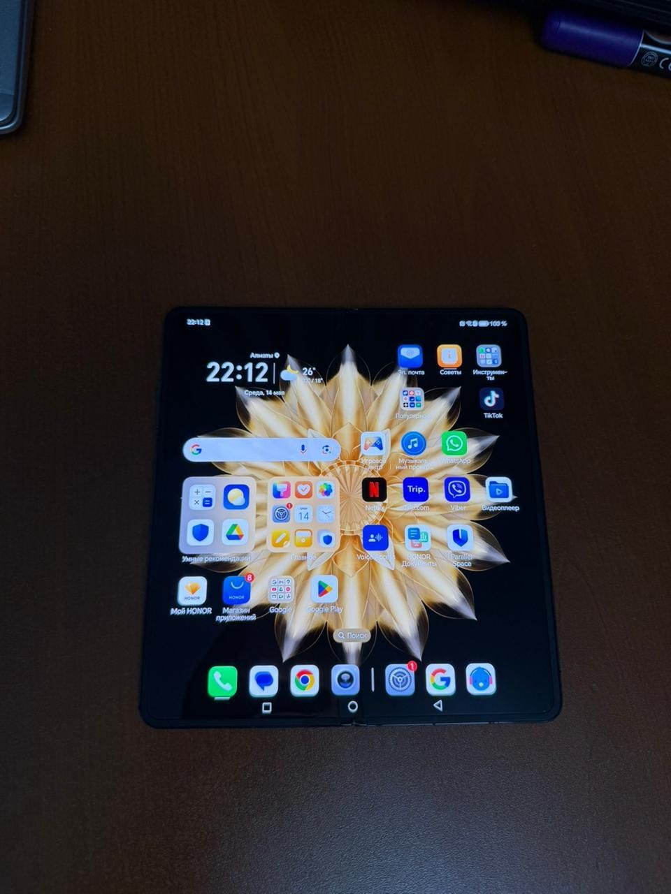 Продам смартфон Honor magic v2