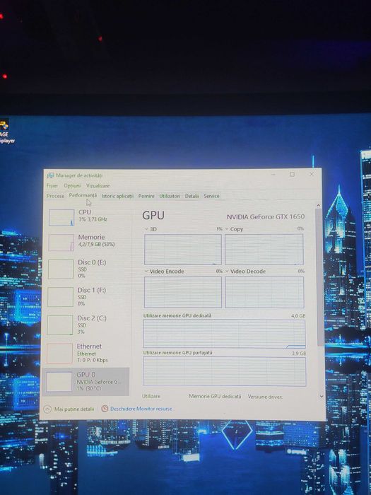 Se vinde PC gaming cu monitor mouse tastatura mosepad si casti