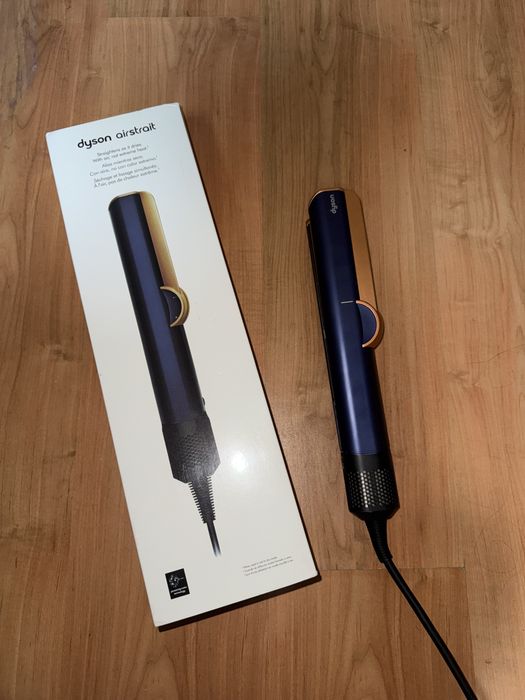 Dyson Airstrait — купен от Англия, без забележки