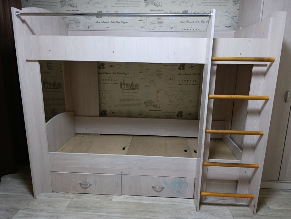 Продается  двухъярусная кровать