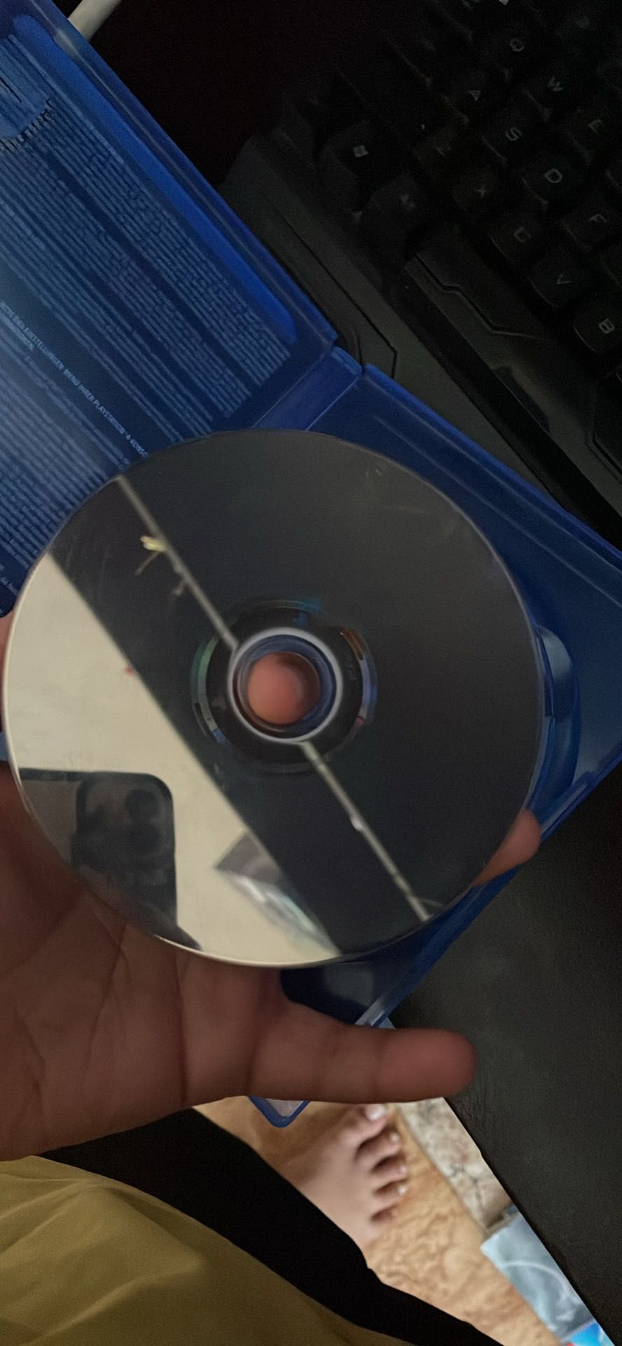 Продавам PS4  и джойстик и GTA5