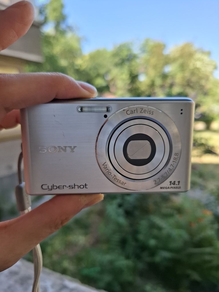 Комплект Компактен дигитален фотоапарат камера SONY Cybershot DSC-W530