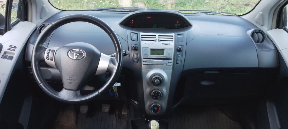 vand yaris 2008 in stare f buna