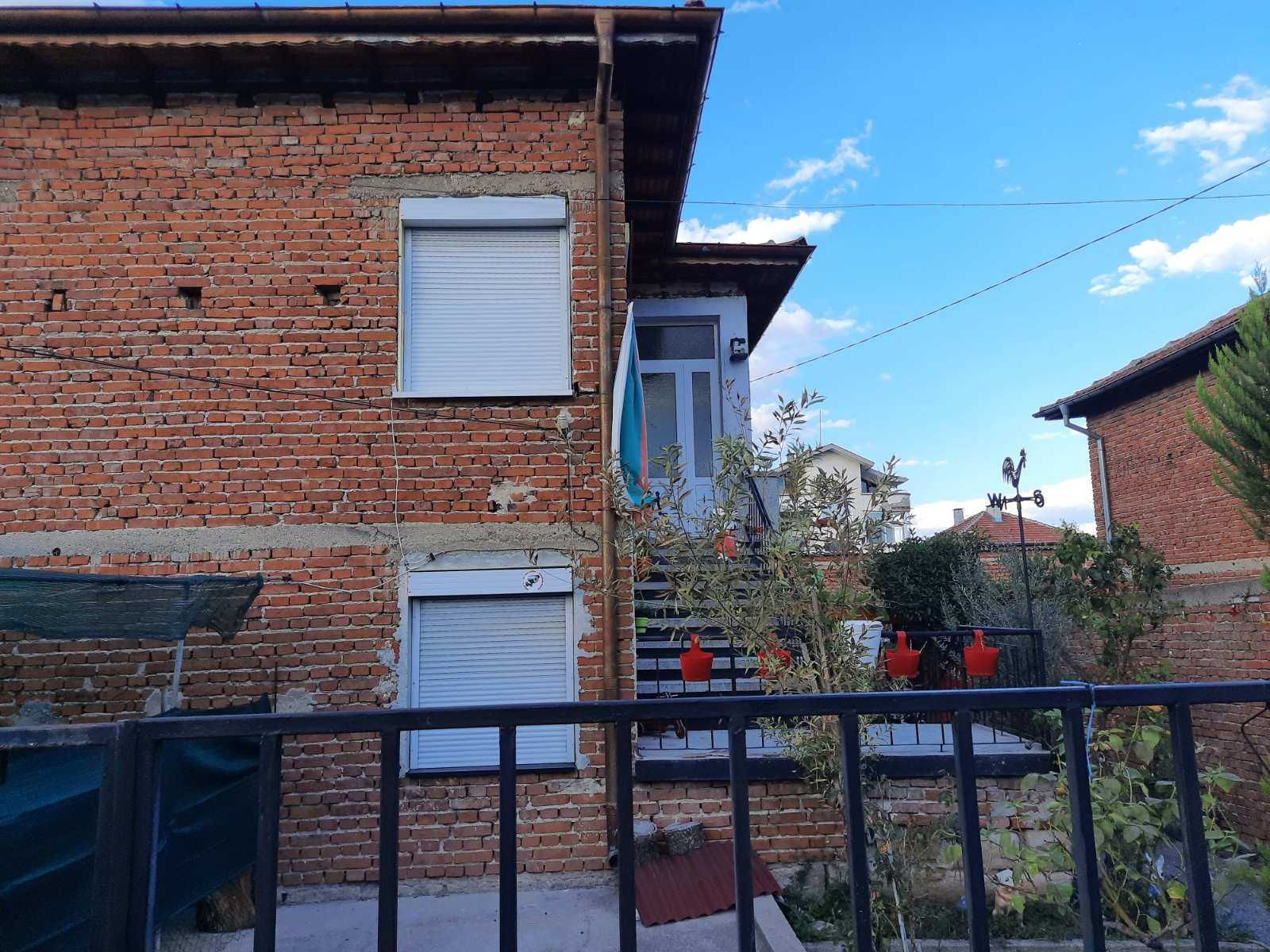 Продавам етаж от къща