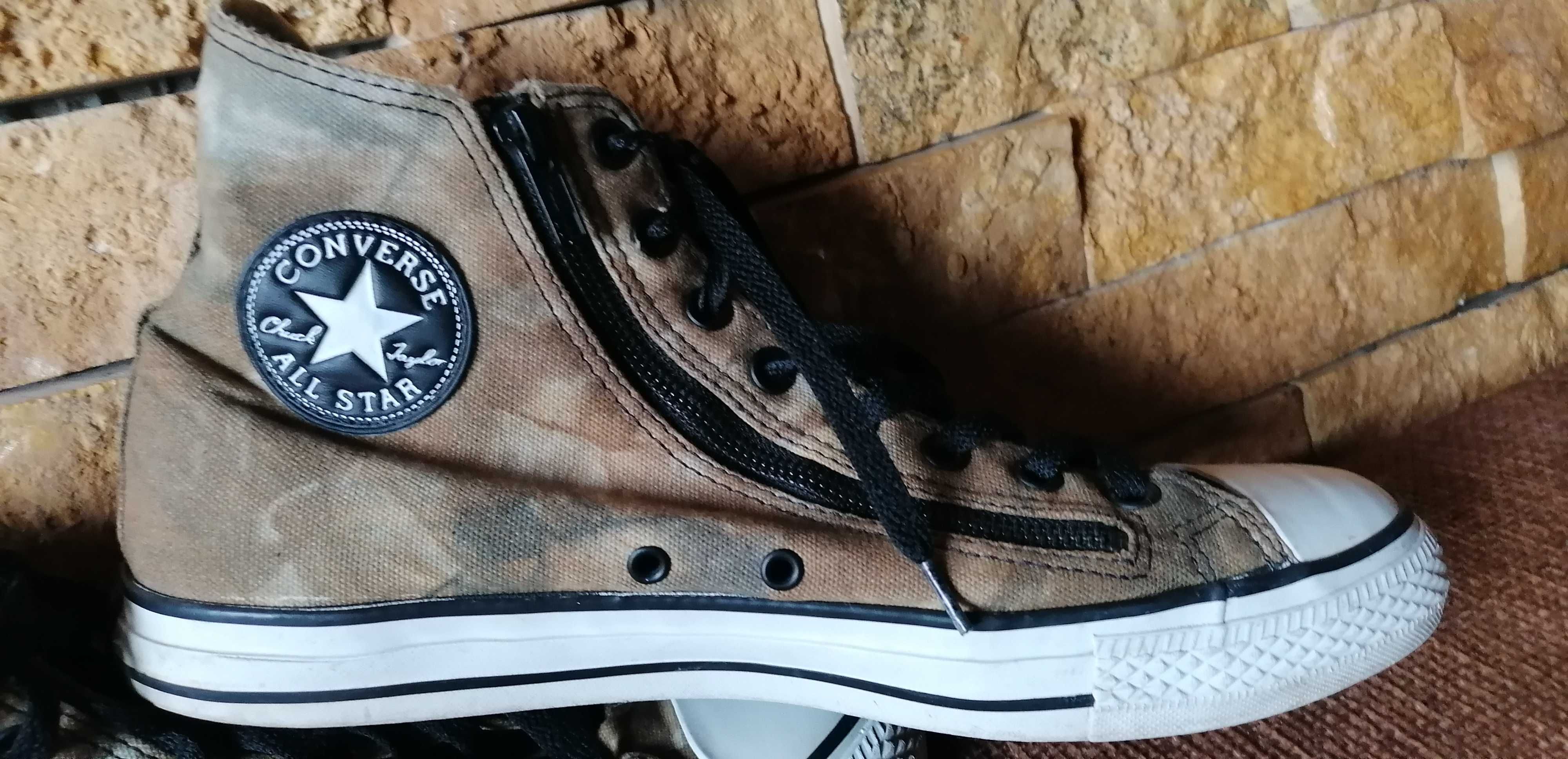 Teniși Converse, marimea 44, model de colecție/aniversar.