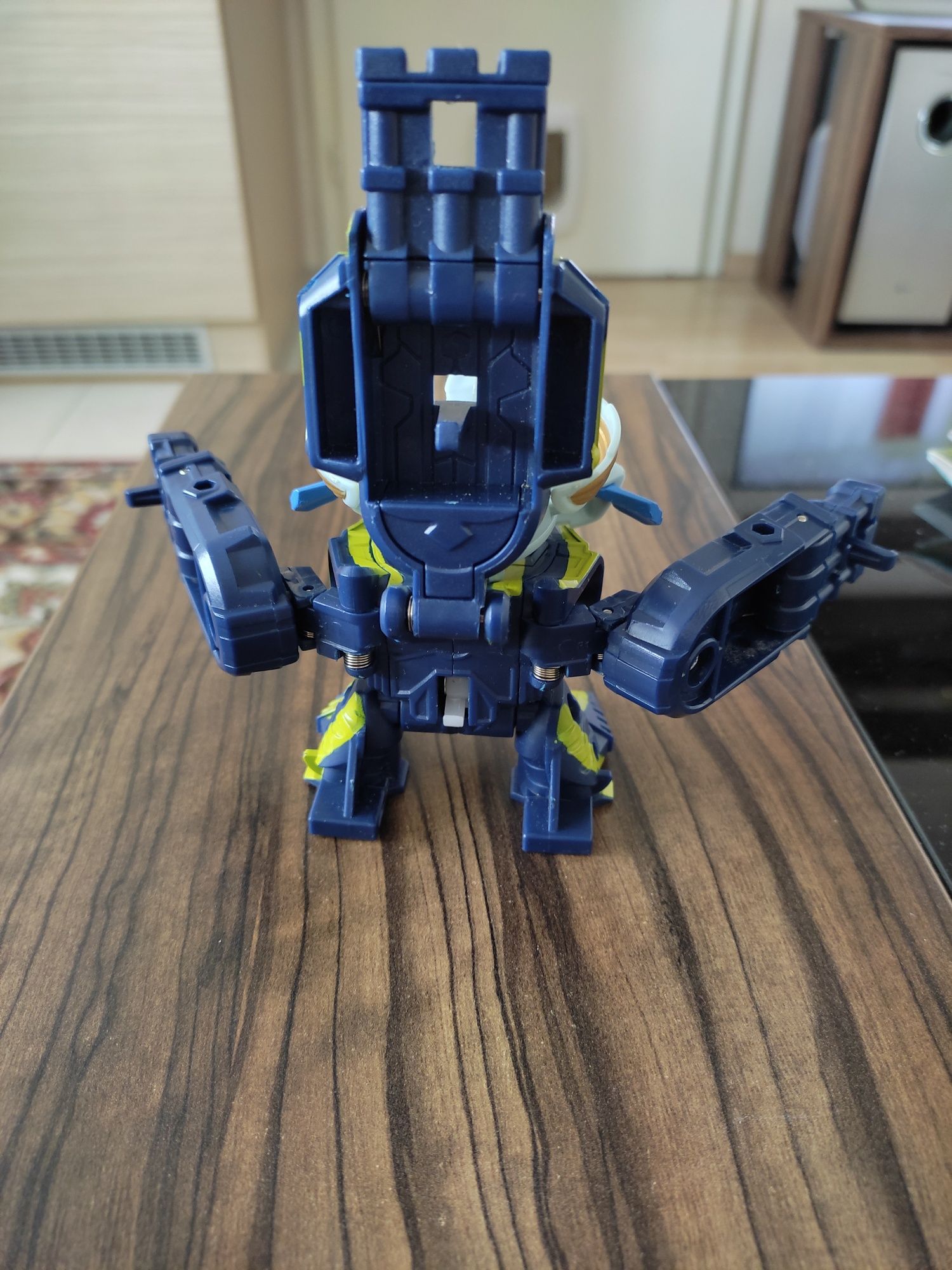 Bakugan куфари иизстрелвачки и калкулатор
