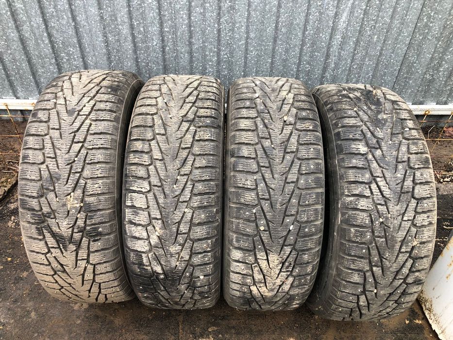 Продам два комплекта резины на 17 и на 15 шипы липучка