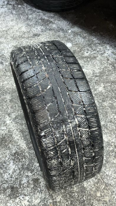 Продам зимнюю шину. Липучка Triangle