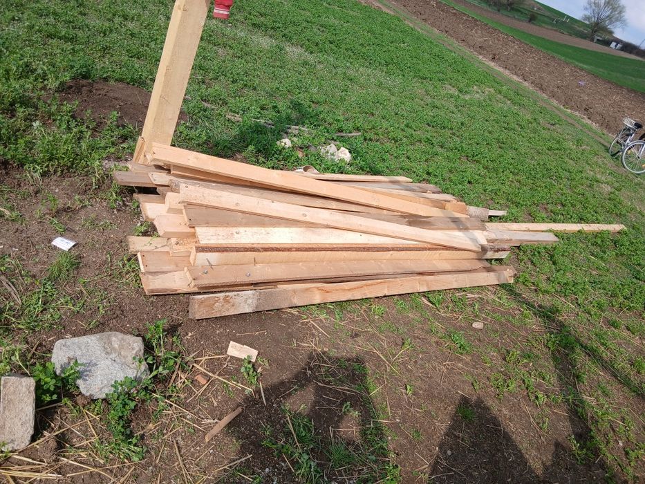 Tabla zincata,  OSB,  stâlpi de susținere, rigle