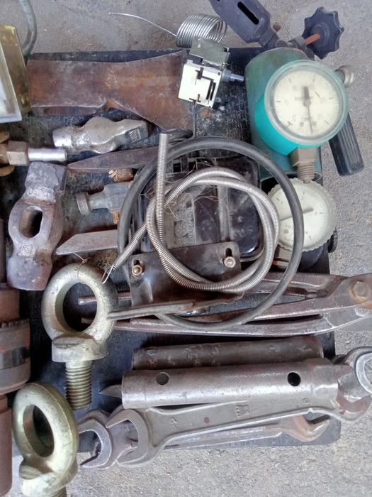 Р а з н о е        .