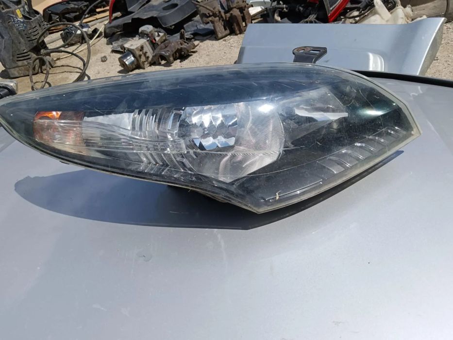 FAR DREAPTA RENAULT MEGANE 3 2008-2015 GT LINE 260107696R cu o ureche rupta
