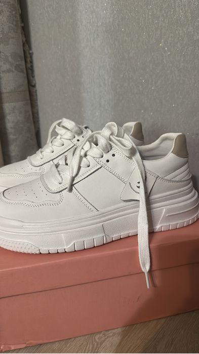 Продам новые кеды фирмы Josiny