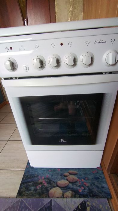 Продам отличную эл.плиту фирмы Deluxe