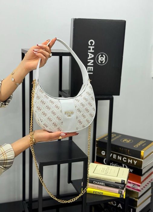 Geanta Guess noua !!! Dimensiuni 24/13 !!!