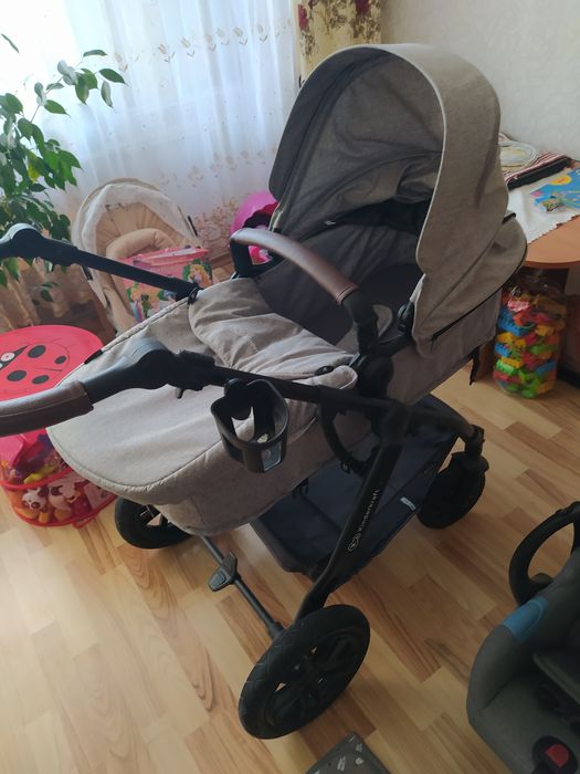 Бебешка количка с бебешко кошче за новородено и кола