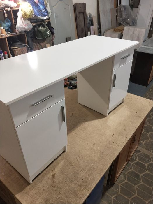 Продаю стол письменный