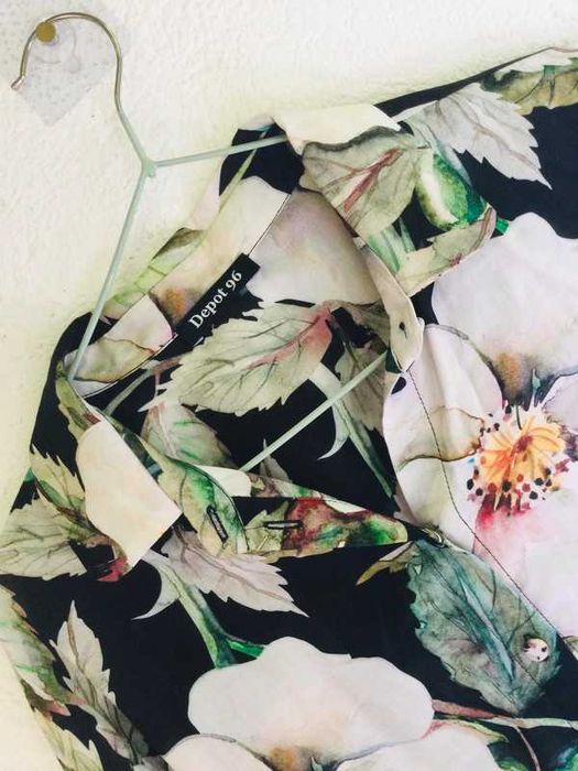 Camasă cu imprimeu floral – stilul perfect pentru primăvară!