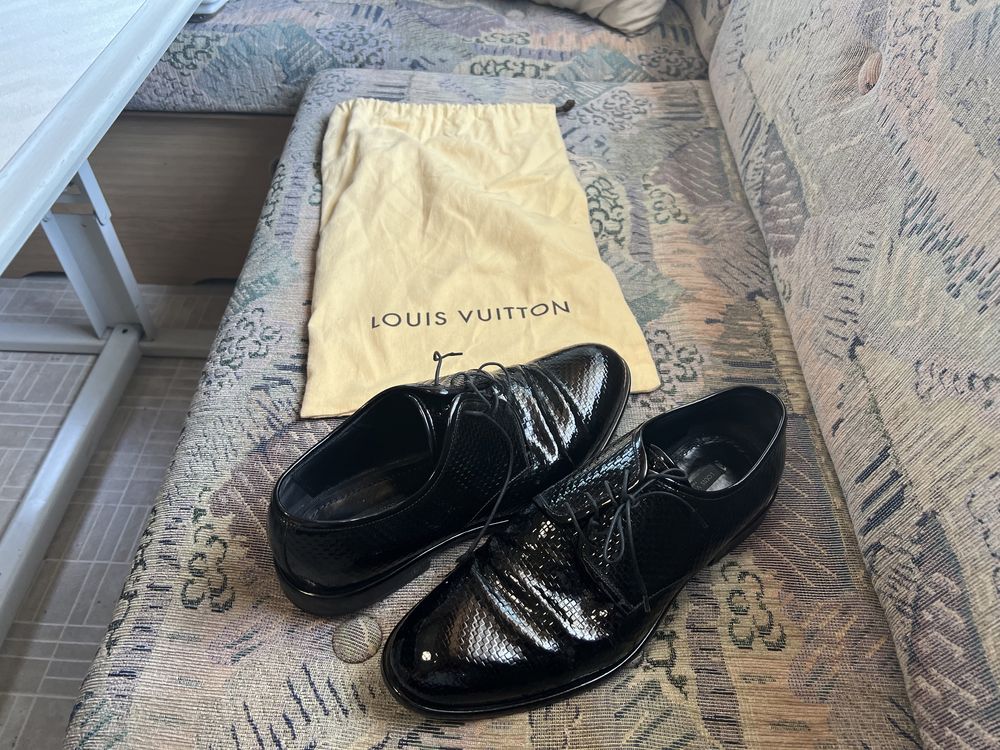 Обувки Louis Vuitton