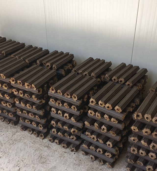 Bricheti de vânzare