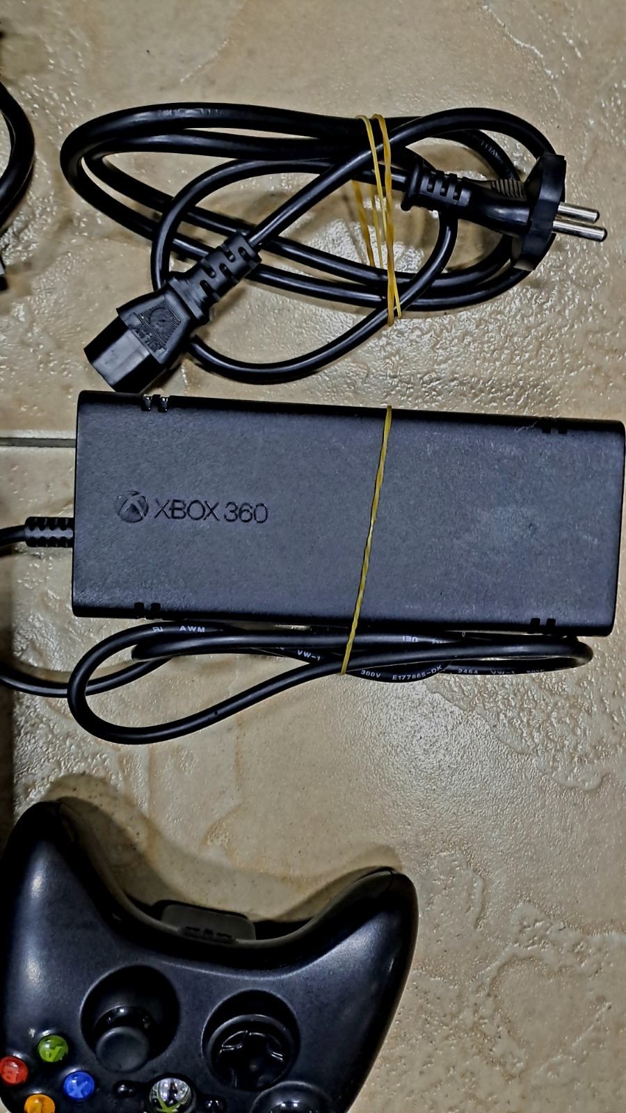 XBox 360 с 1 оригинален безкабелен джойстик ПЕРФЕКТНО РАБОТЕЩ  -200лв
