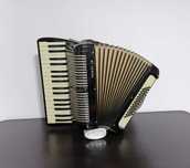 Vând Acordeon Hohner Verdi I de 60 de basi 880hz