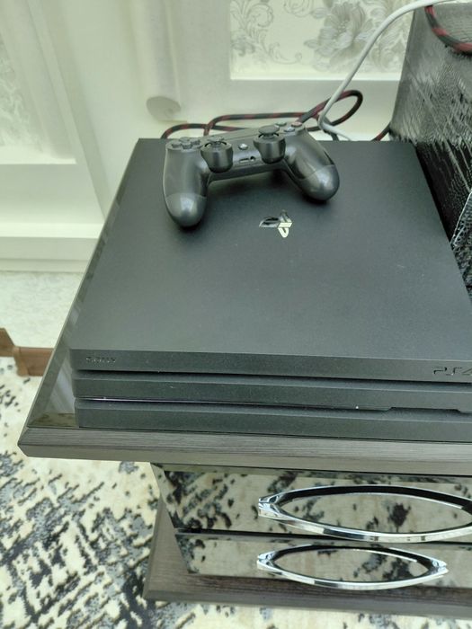 PlayStation 4 pro 1Tbli
