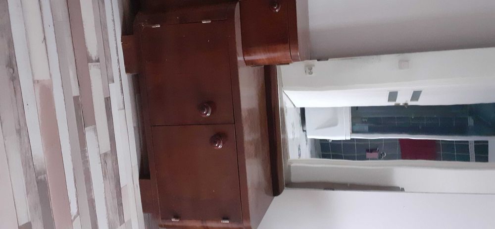 Vand vitrina cu oglinda si dulapior din lemn de Nuc