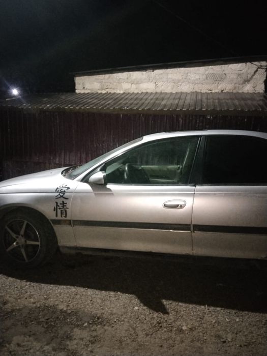 Продам машину опель омега