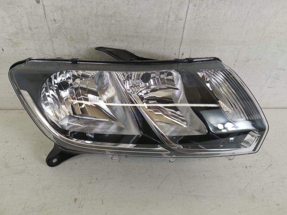 Десен фар Дачия Логан 2 / Dacia Logan 2 Оригинален, в добро състояние