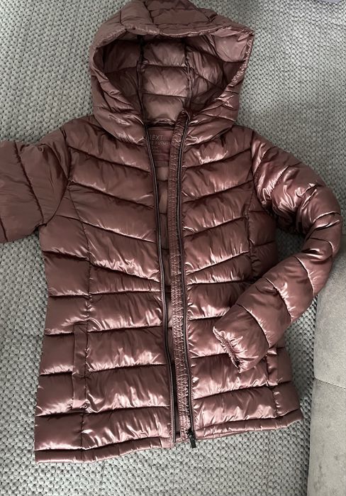 Продам куртку осень-весна для девочек размер 140 см