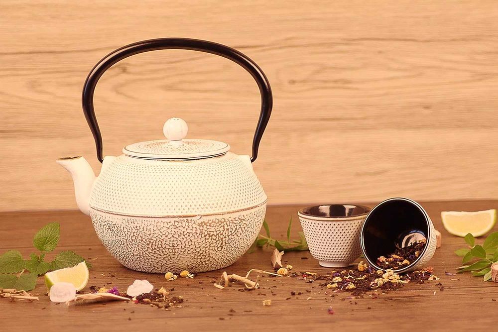 Комплект за чай Echtwerk от чугун, чайник 0.8л подвижна цедка, 1 ЧАША!