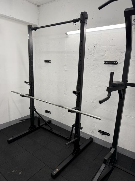 Фитнес рак с лост и успоредка