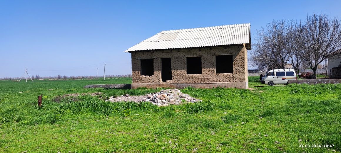 Продам участок с времянки