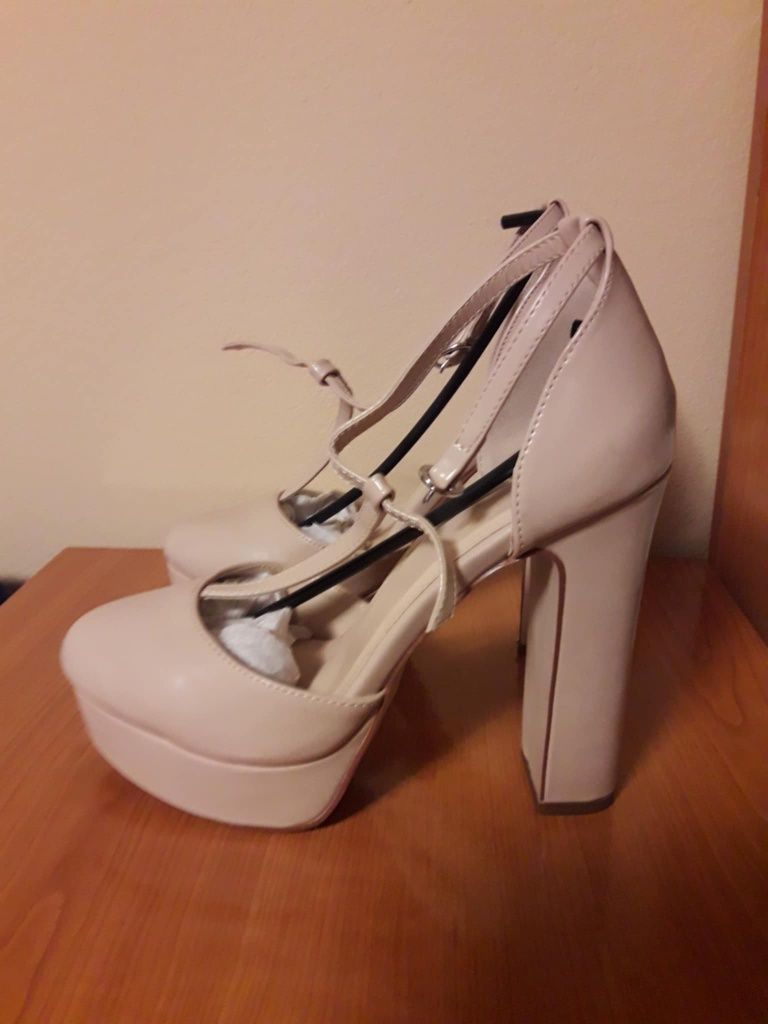 Pantofi nude de damă marimea 38