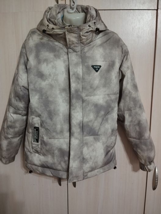 Куртка на мальчика пару раз одета как новая  возраст 15_16 лет