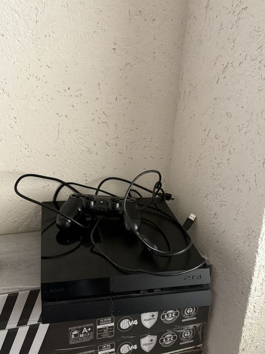 PS4 Има9диска използвано е 11месетца