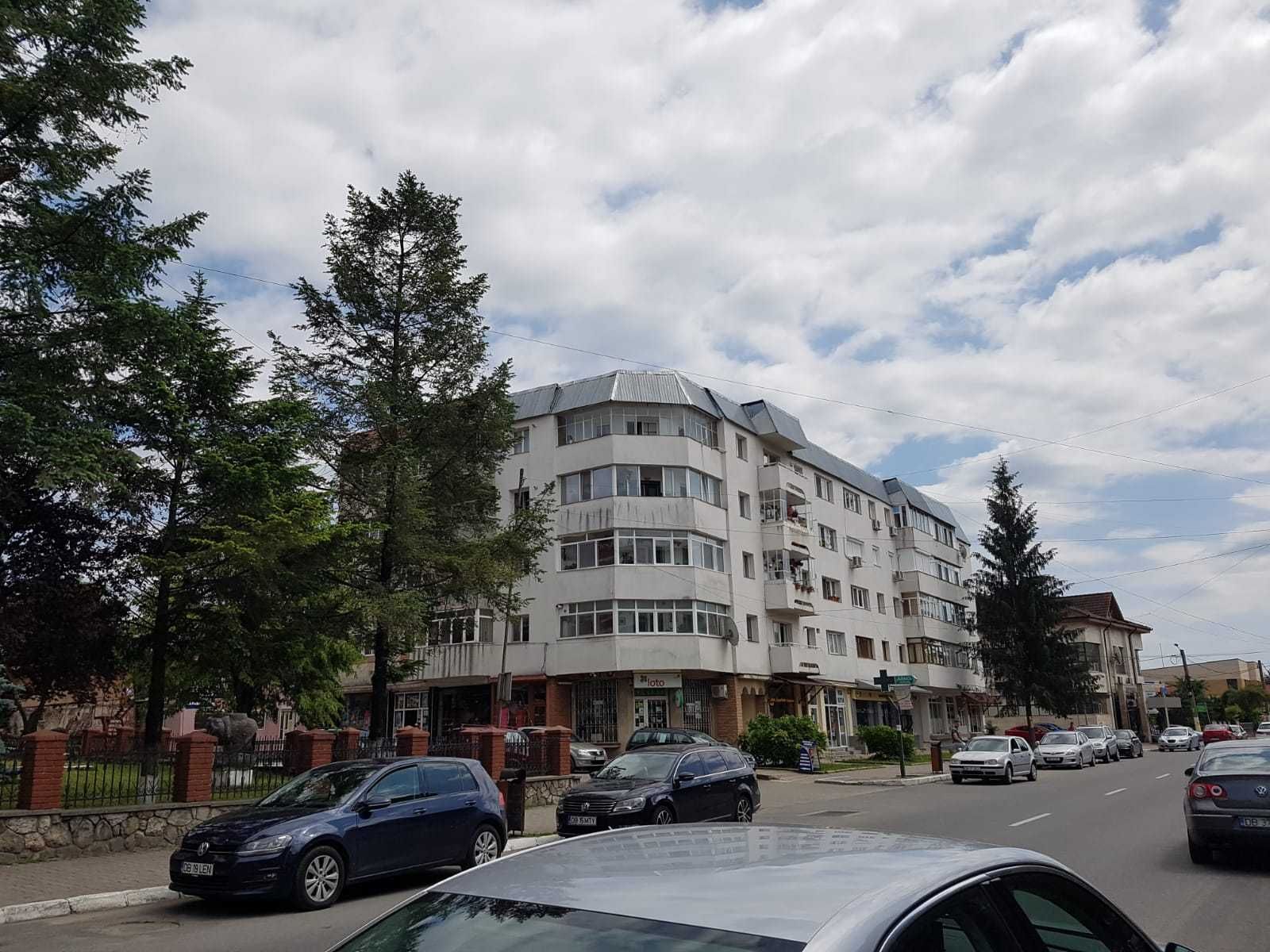 DE VÂNZARE apartament 3 camere bloc Aurora