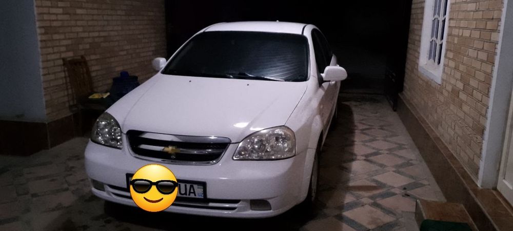 Lasetti 1.8 sotiladi